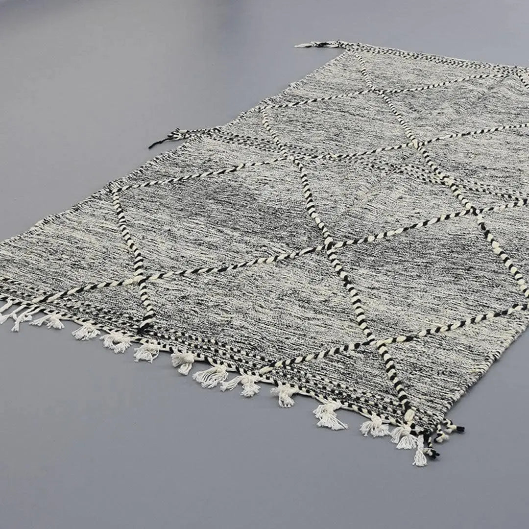 Moroccan Kilim Rug 4.7 x 8.2 ft / 145 x 250 cm - Ettilux Home