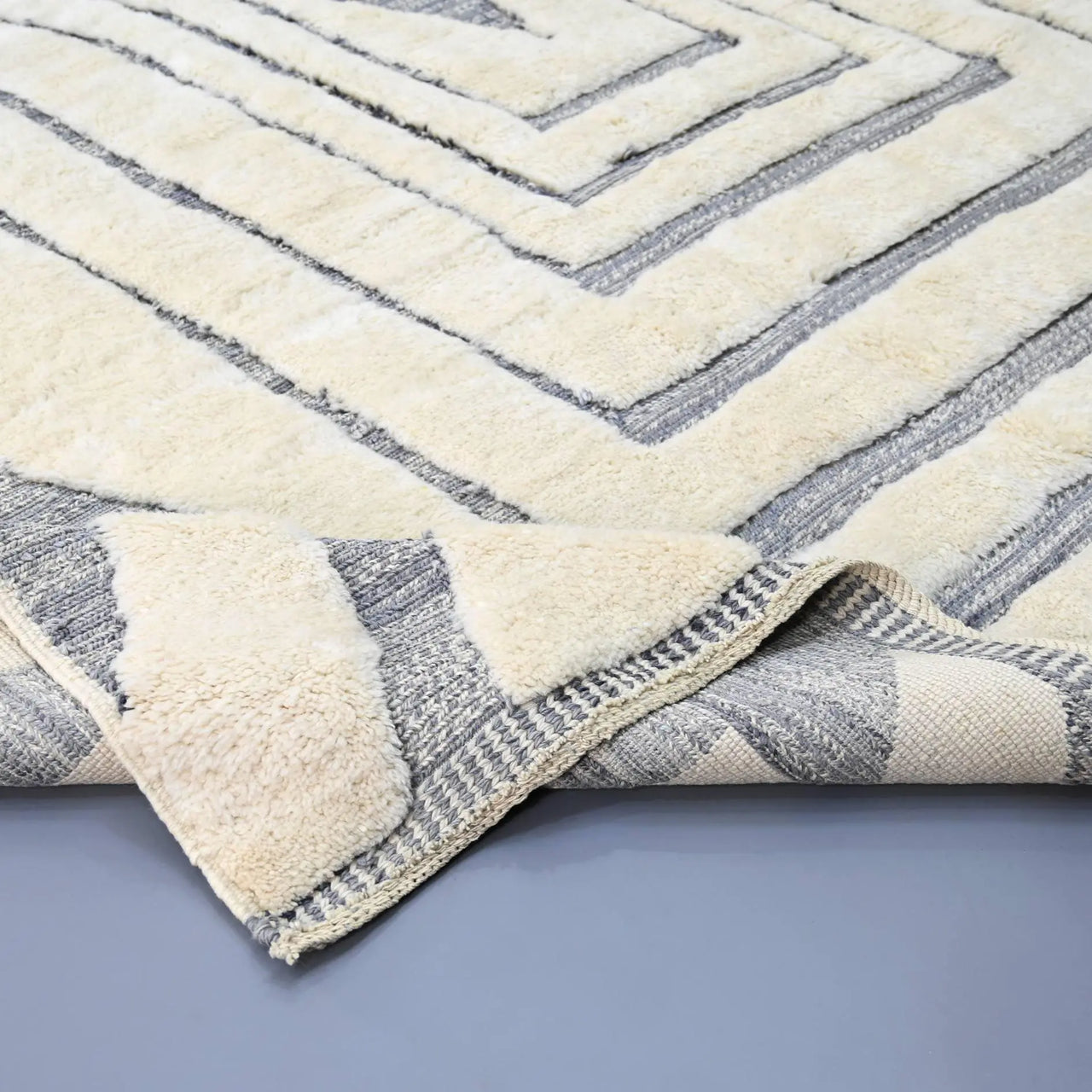 White Custom Made Luxury Beni Mrirt Rug - Ettilux Home