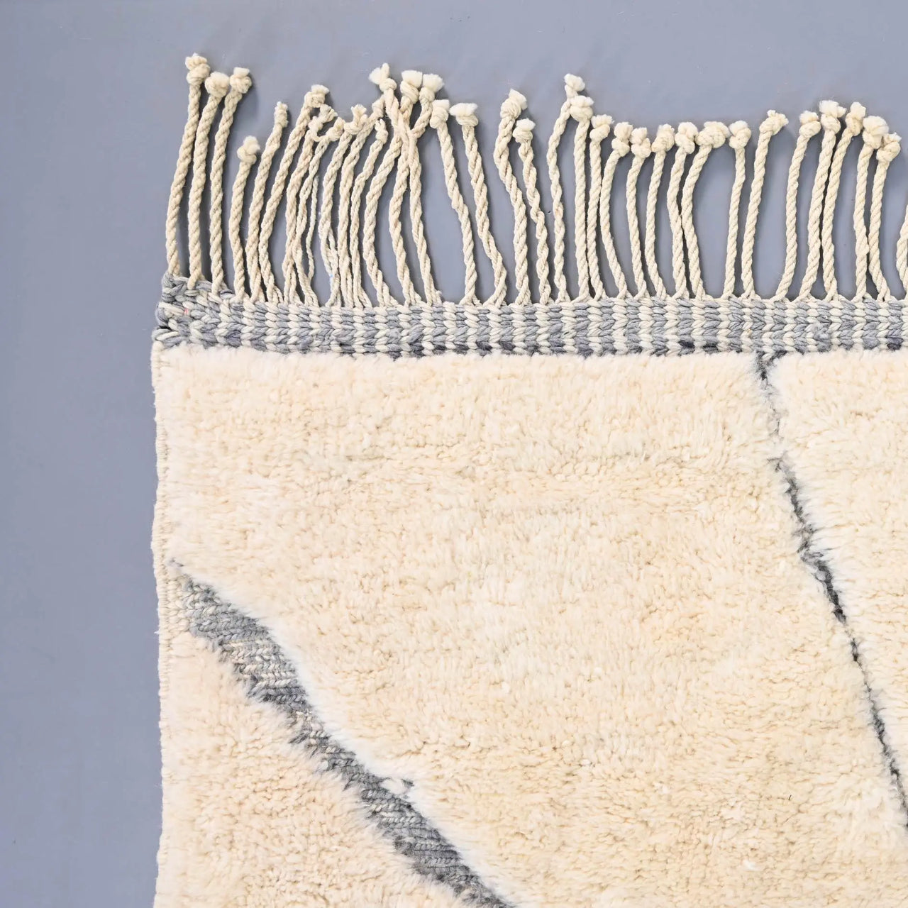 White Custom Made Luxury Beni Mrirt Rug - Ettilux Home