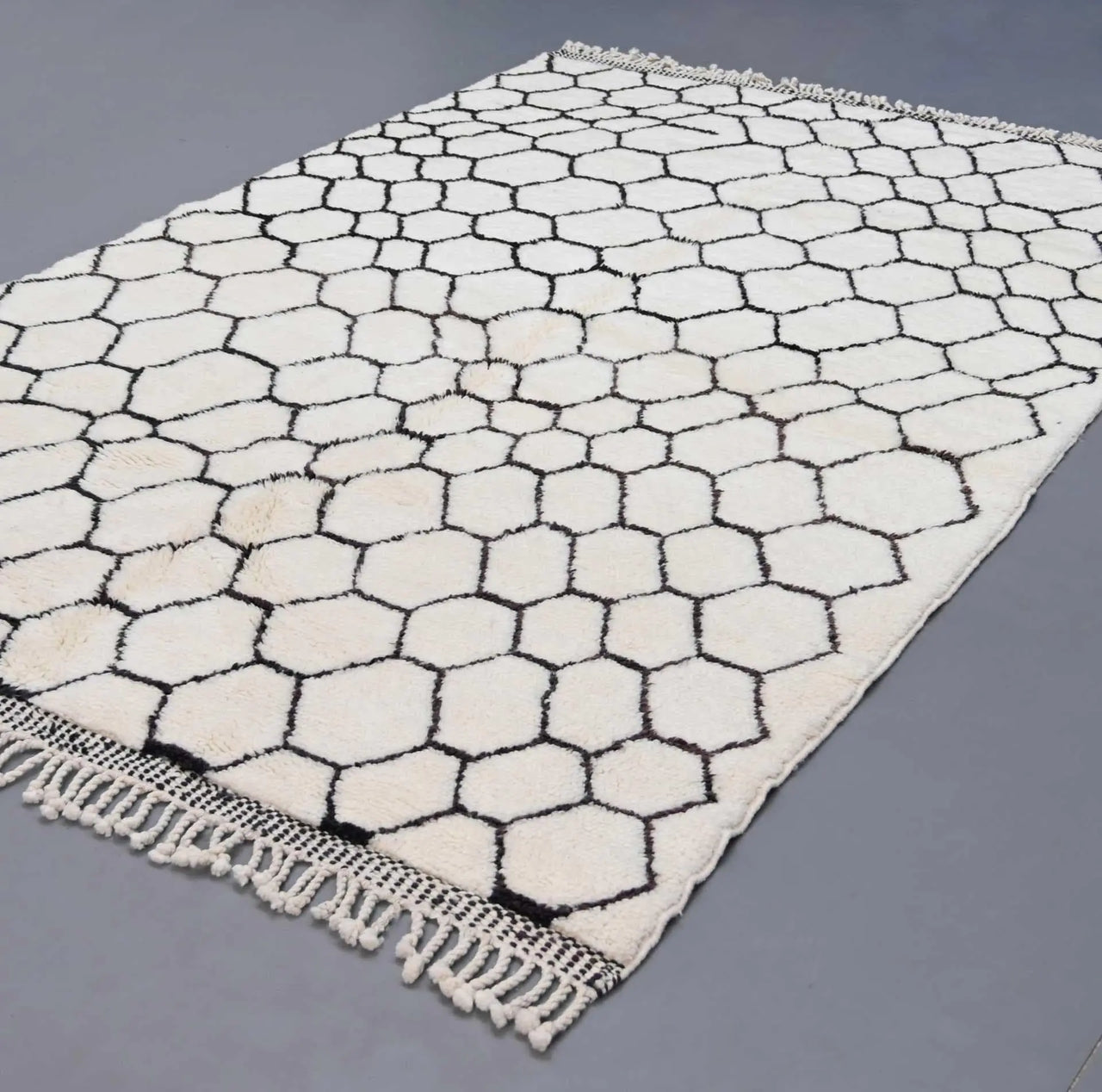 White Luxury Beni Mrirt Rug 6.5 x 9.8 feet / 200 x 300 cm - Ettilux Home